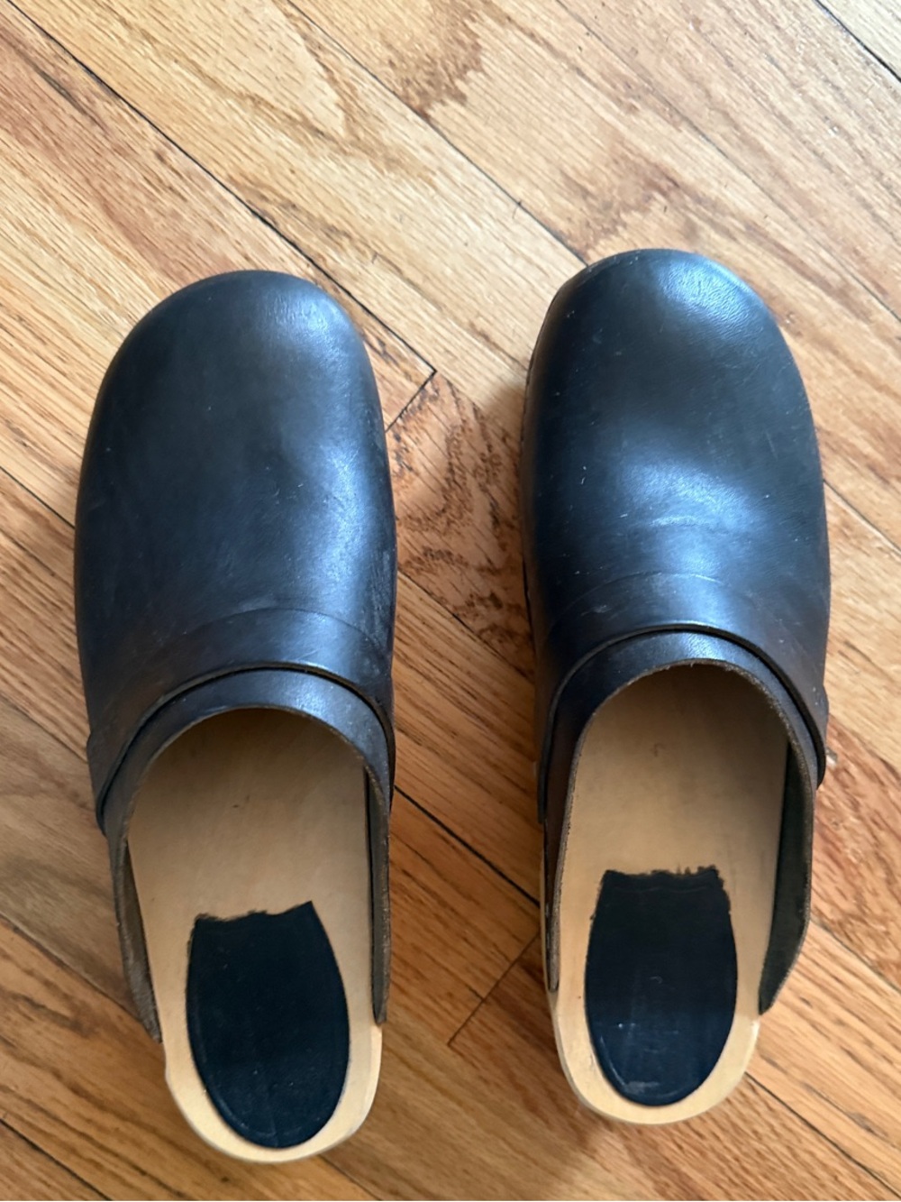 Swedish Hasbeens Black Leather Slip-On Clogs with Natural Sole - Picture 7 of 8